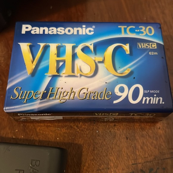 Quasar VM-L152 VHS-C Palmcorder - Picture 7 of 11